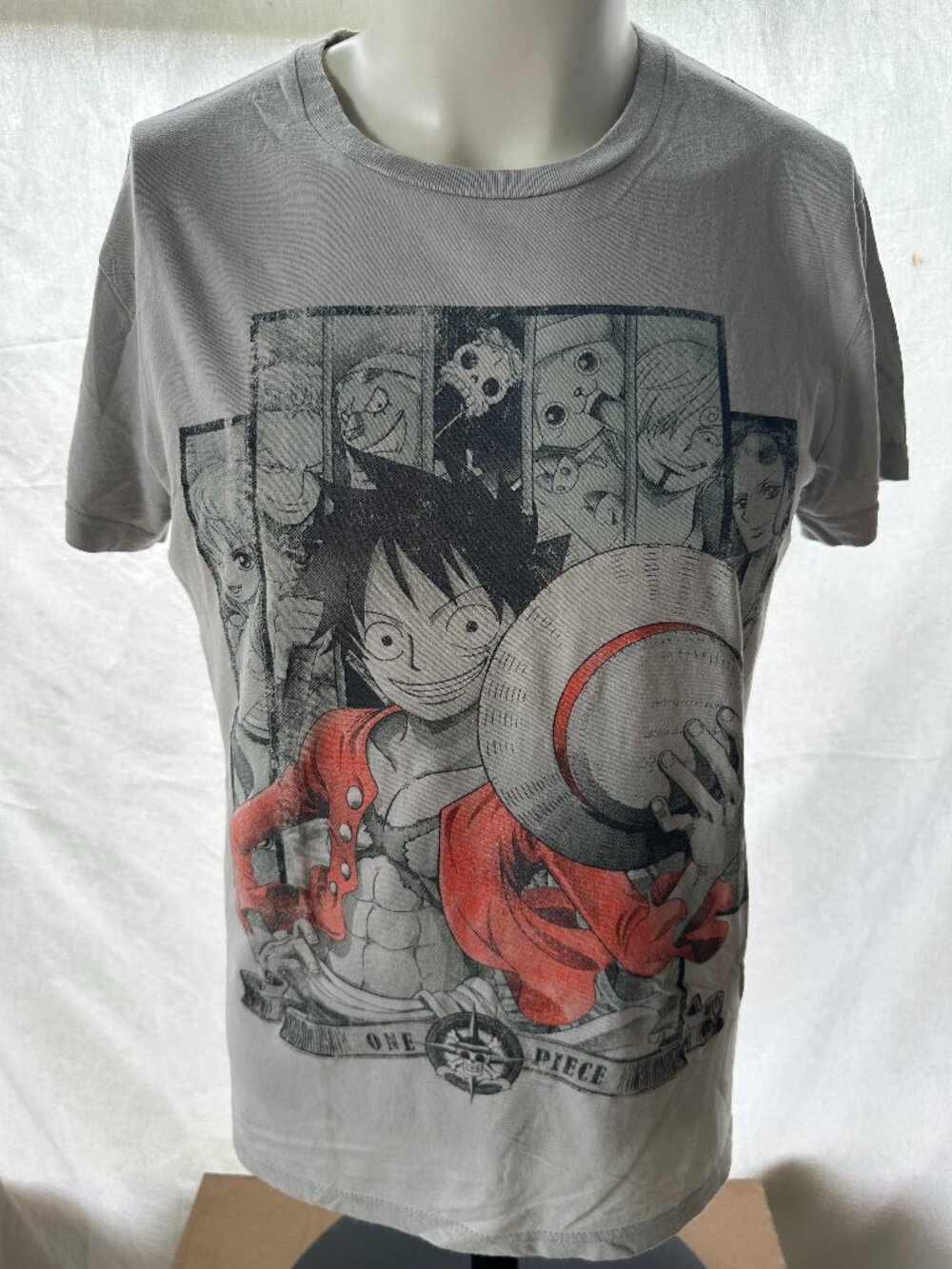 One Piece Monkey D. Luffy Men's Gray T Shirt Size Large Thousand Sunny Roronoa